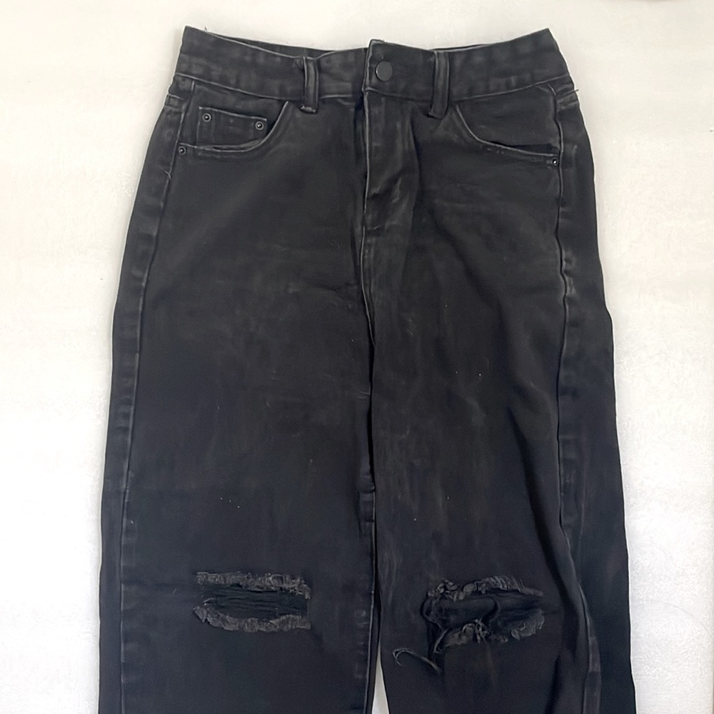 BLACK DISTRESSED JEANS